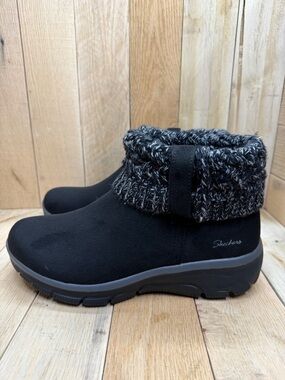 Skechers Women's Relaxed Fit Easy Going Cozy Weather Boots Black 167401 Size 11